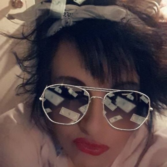 Meet your Posher, Rochelle - Picture 1 of 1